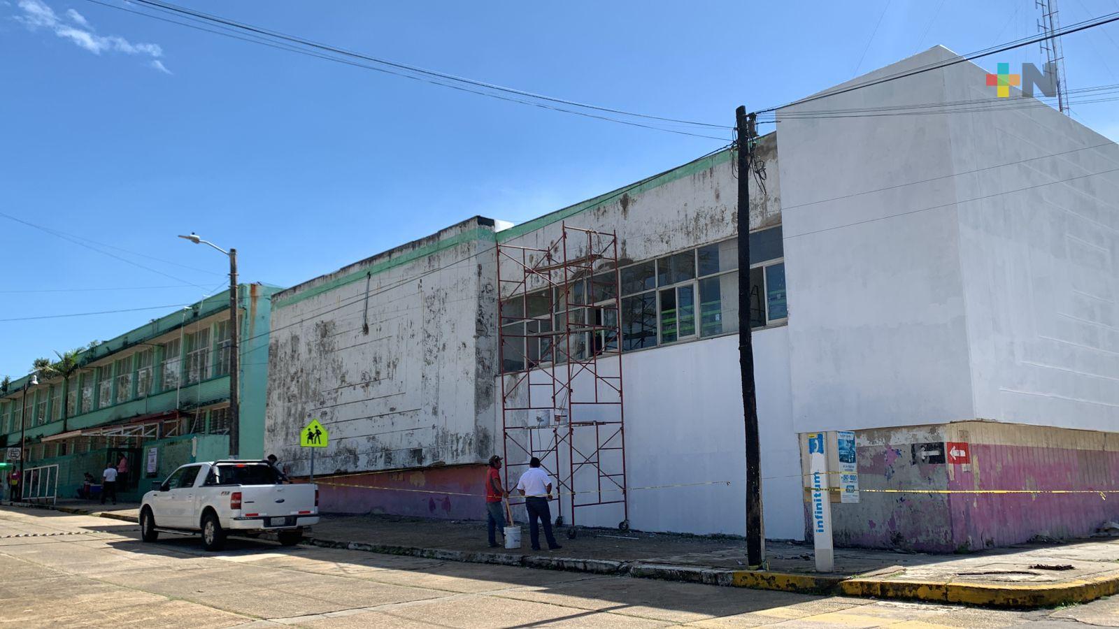 Dan mantenimiento a instalaciones de  Correos de México en Coatzacoalcos