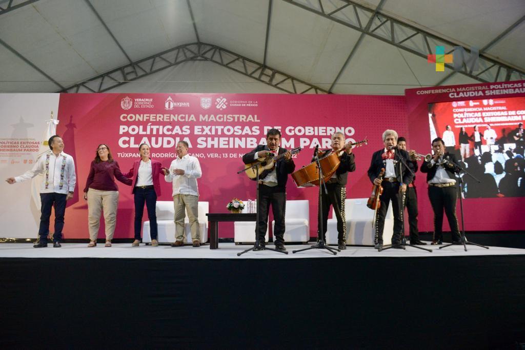 Amor con amor se paga; desde Tuxpan le cantan las mañanitas al presidente