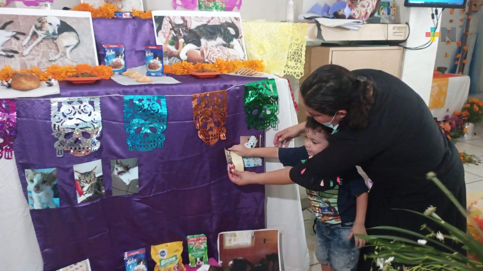 Animalistas de Coatza colocaron altar para perros y gatos rescatados que han fallecido