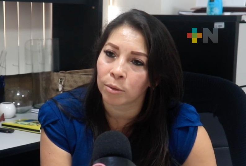 Recomienda regidora de Coatzacoalcos a comités de padres de familia abrir cuenta mancomunada