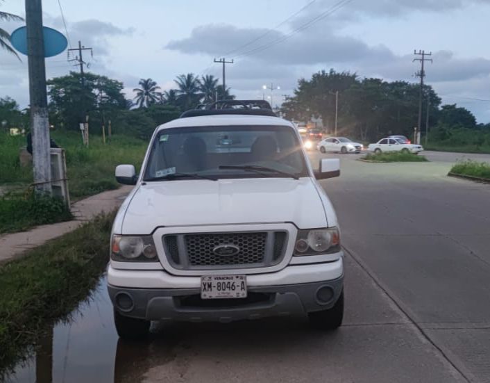 Oficiales de SSP detuvieron a una persona por conducir vehículo con reporte de robo en Nanchital