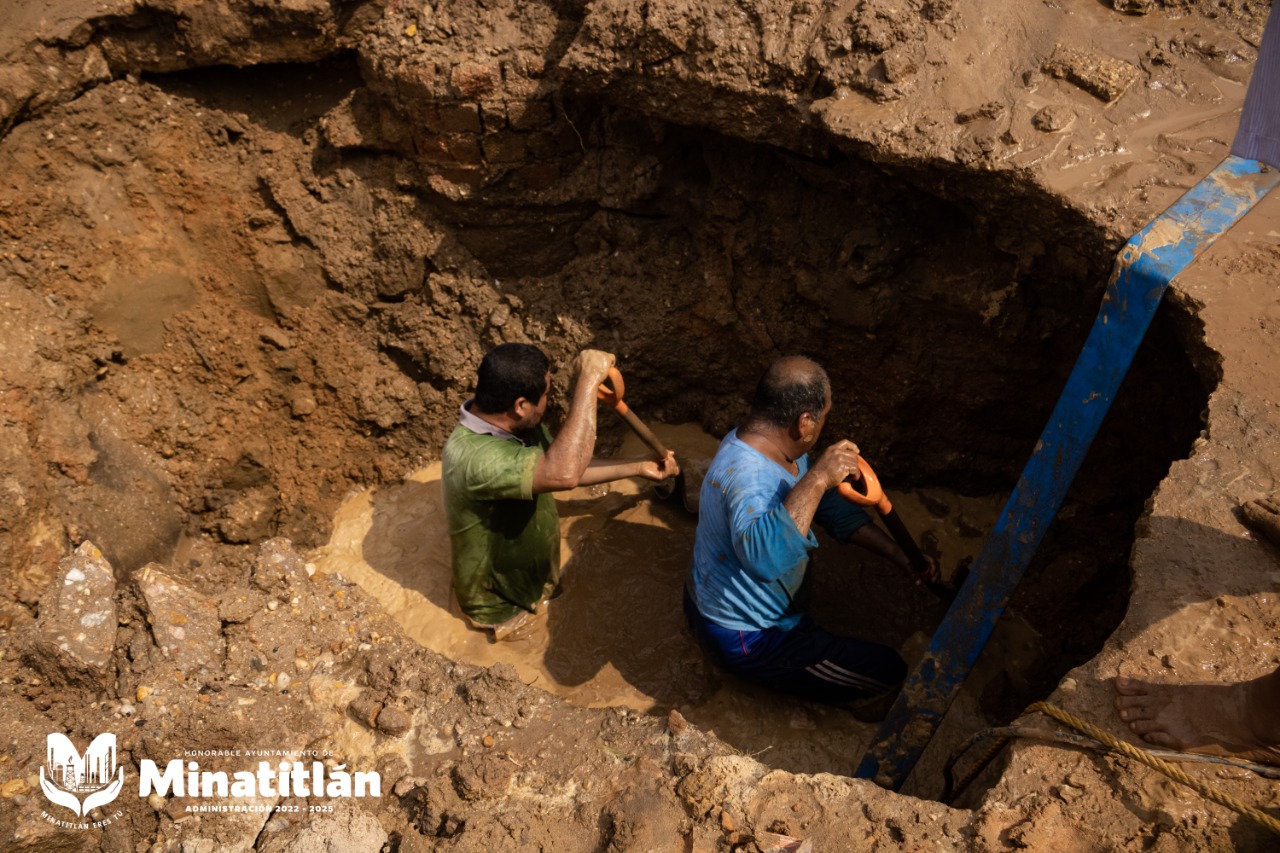 Reparan en Minatitlán fuga de agua potable