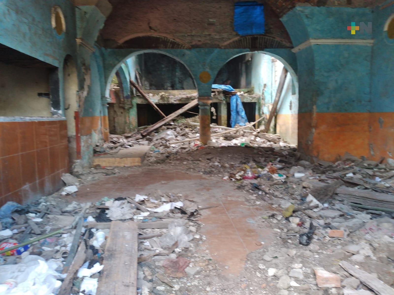 Casa abandonada representa un peligro a transeúntes en municipio de Veracruz