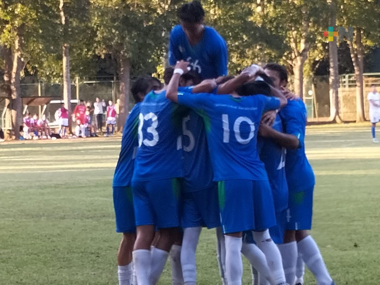 Registran triunfos Halcones UV en futbol universitario, ambas ramas