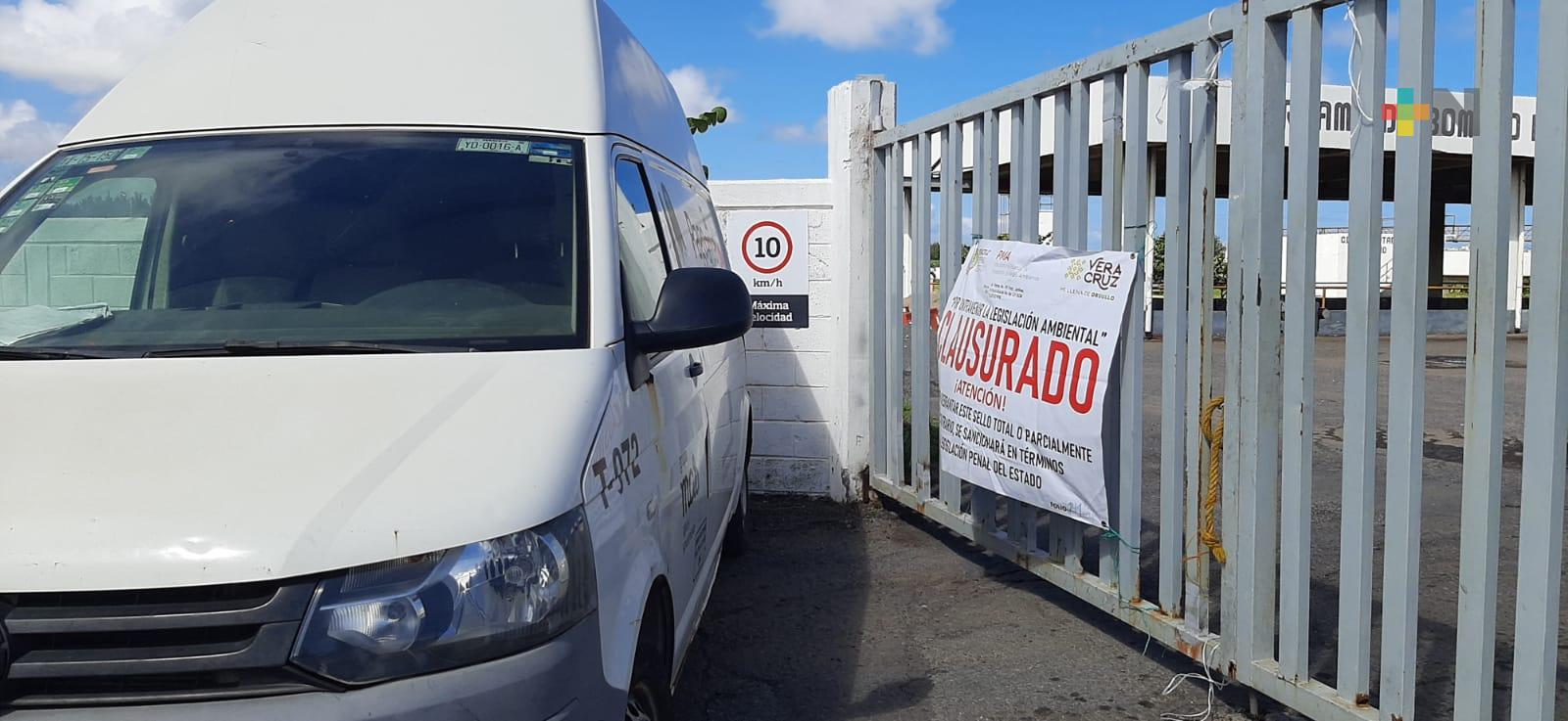 Colocan lonas de clausura en planta de tratamiento de Grupo MAS