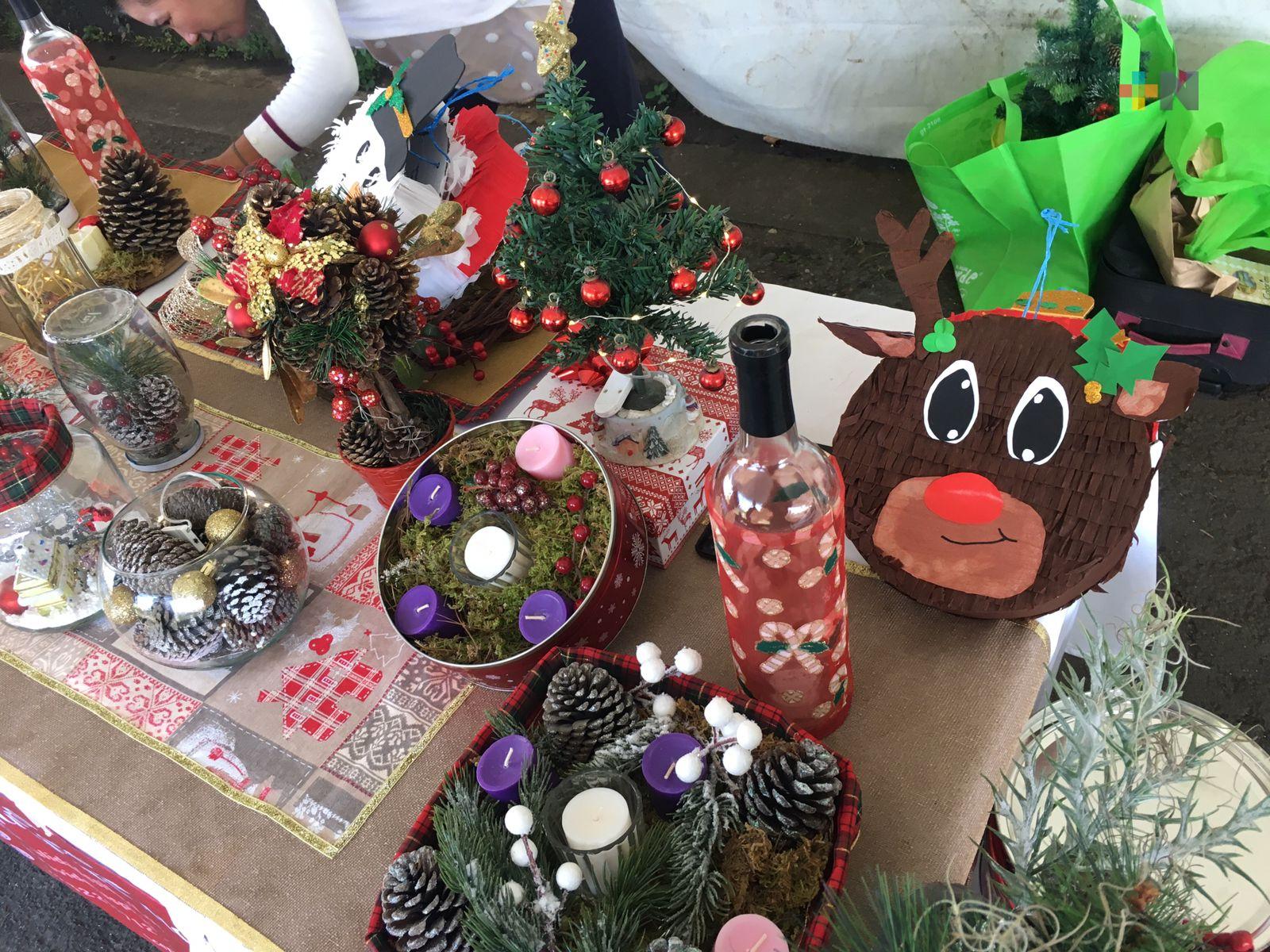 Invitan a ciudadanía a comprar artesanías navideñas