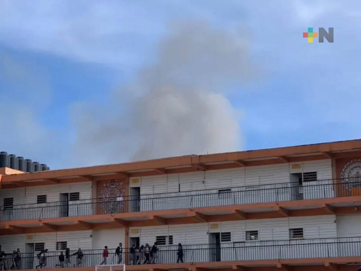 Falla eléctrica habría ocasionado incendio en Secundaria Técnica 3 de Xalapa
