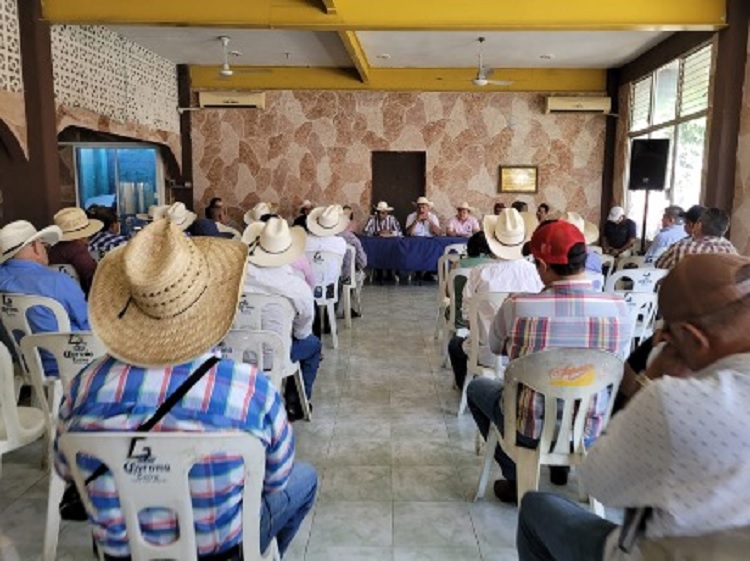 Dan a conocer a productores lecheros de Veracruz los beneficios del Programa Precios de Garantía