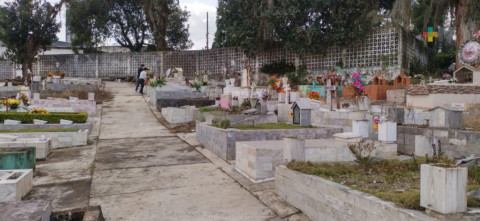 Implementan operativos de seguridad en panteones de Xalapa y municipios aledaños