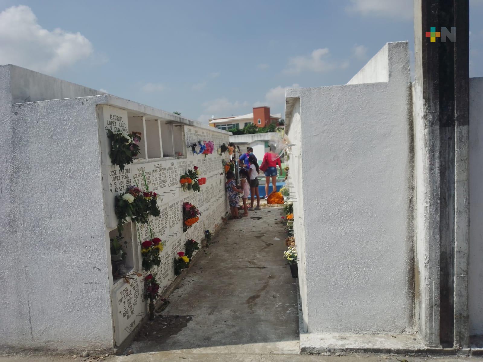 Hasta 50 mil personas podrían visitar  panteones del puerto de Veracruz en  Día de Muertos