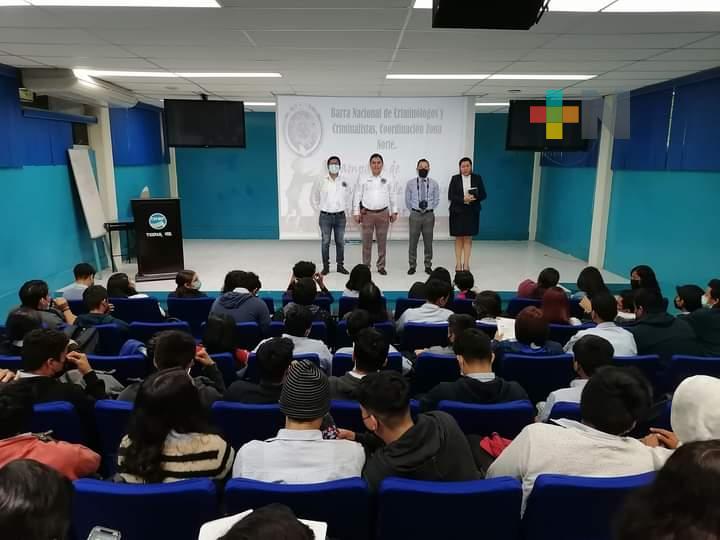 En Tuxpan brindan pláticas sobre acoso escolar a estudiantes de bachillerato