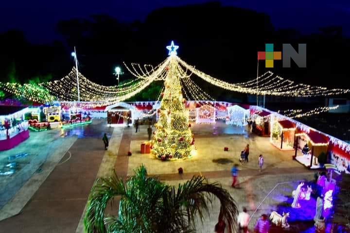 Abierta hasta el primero de enero de 2023, villa navideña de Medellín