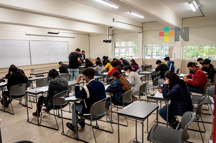 Alumnos de las cinco regiones UV presentaron el EGEL