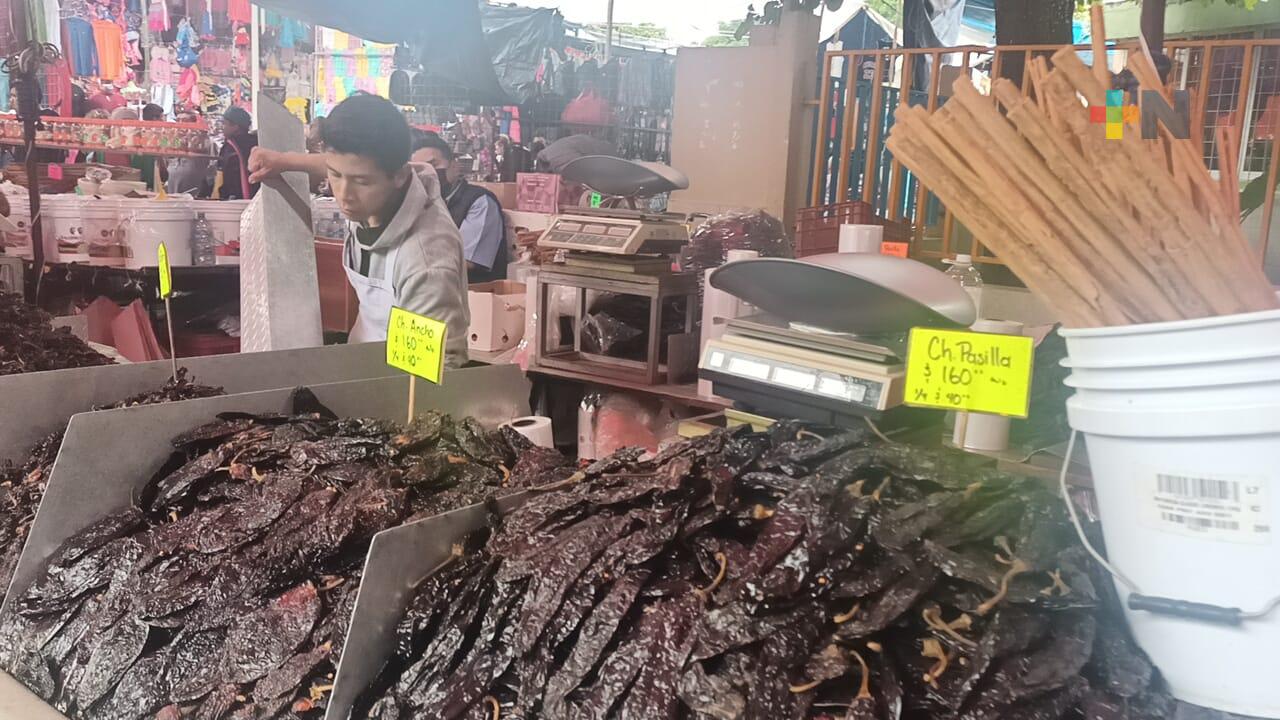 Prevén incremento en precios de especies y chiles de diferentes variedades