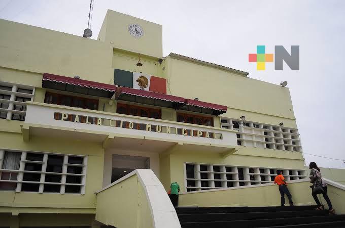 Cumple Ayuntamiento de Coatzacoalcos con pago de aguinaldo a trabajadores