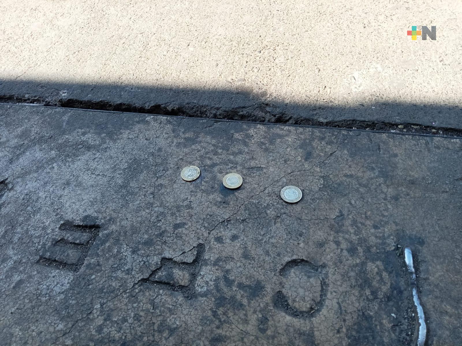 Realizan bromas por Día de los Santos Inocentes en mercado de Veracruz