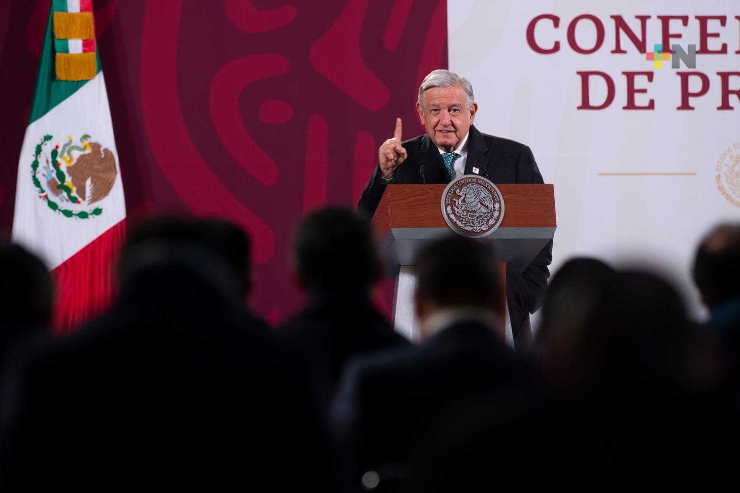 Construcción de Torre Centro sigue porque jueces protegen a dueños: AMLO