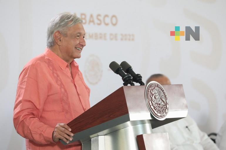 Presidente López Obrador reconoce trabajo de embajador mexicano en Perú
