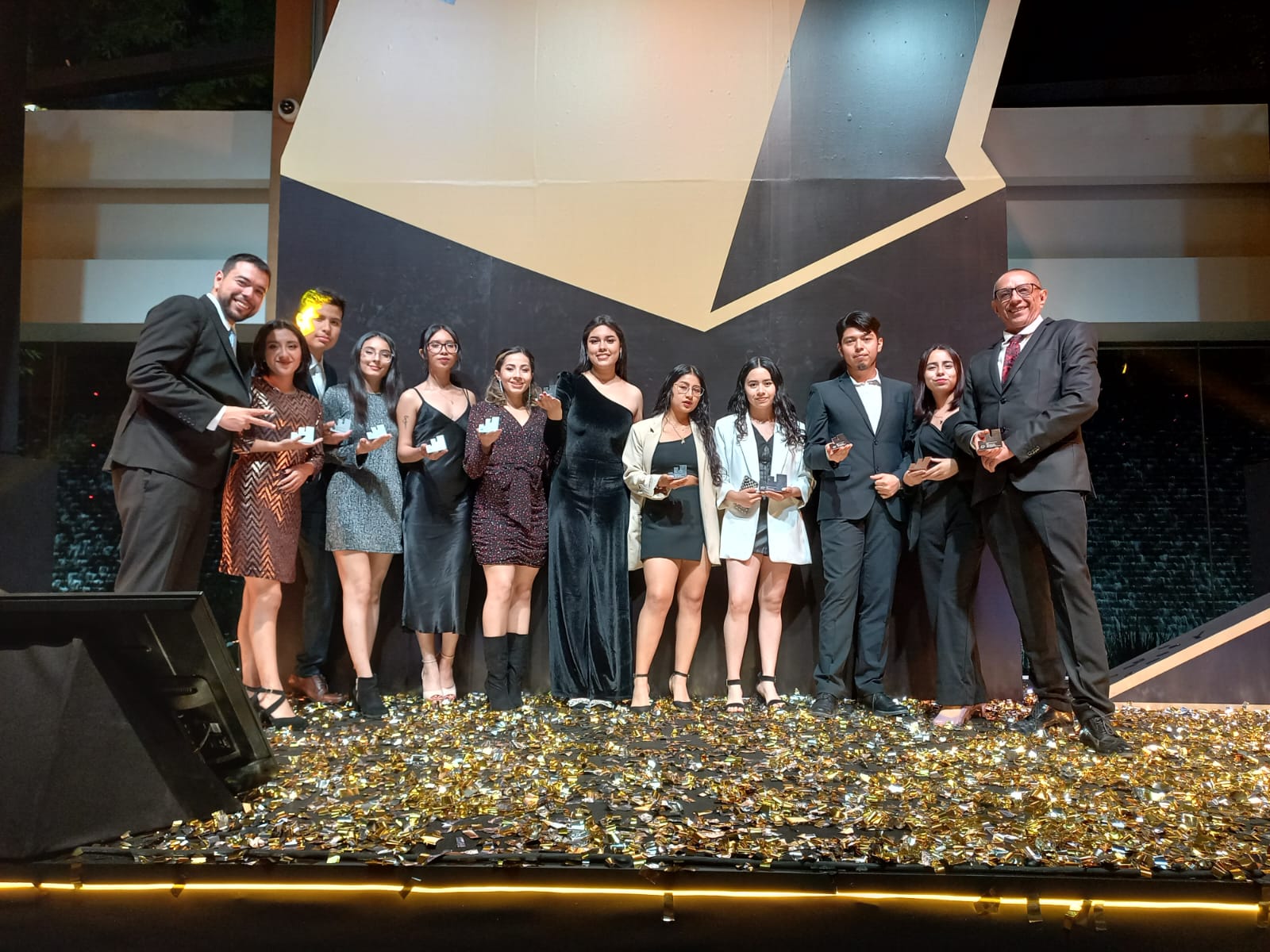 Estudiantes de FCAS de la UV obtienen premios en concurso “Effie Collage Awards”