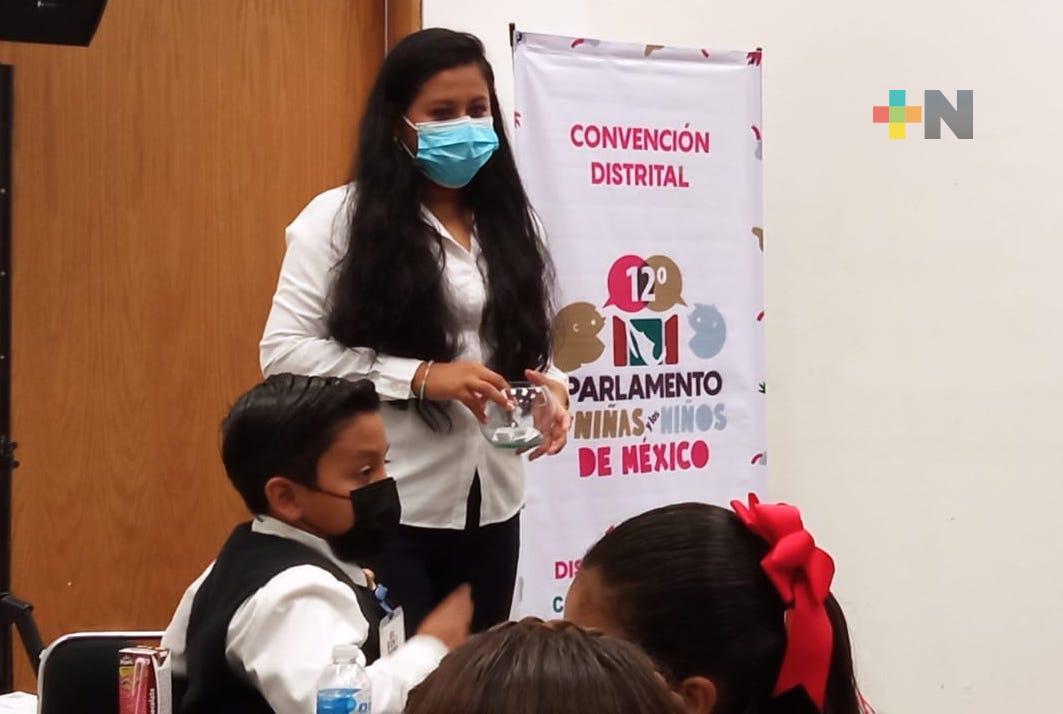 Niñas y niños de Coatzacoalcos participan en parlamento organizado por el INE