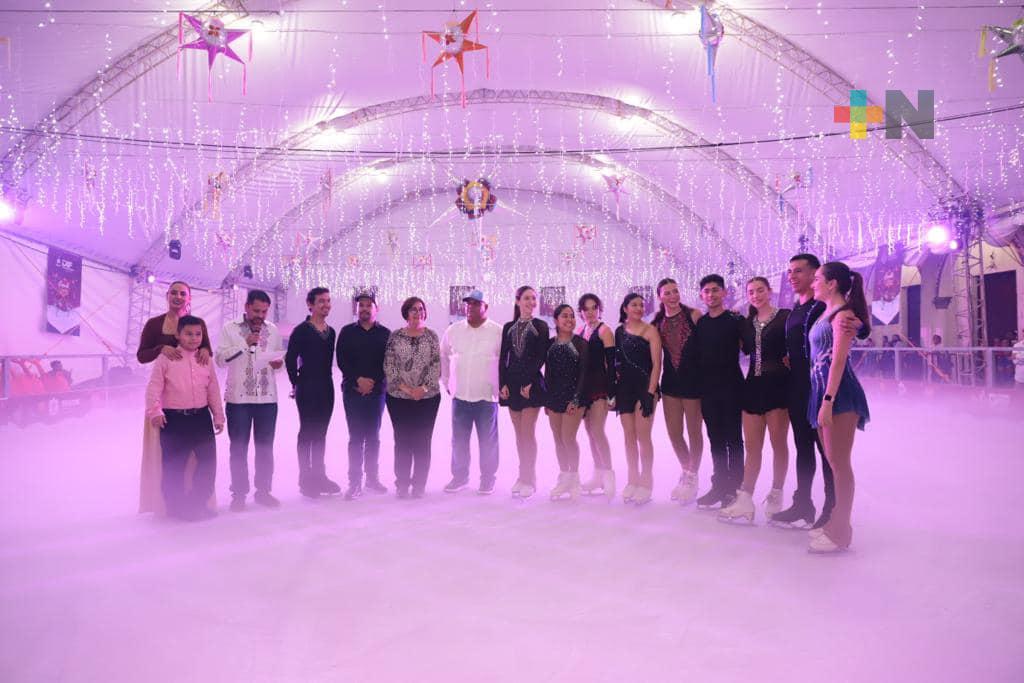 Inaugura Eric Cisneros la villa iluminada y pista de hielo en Cosamaloapan