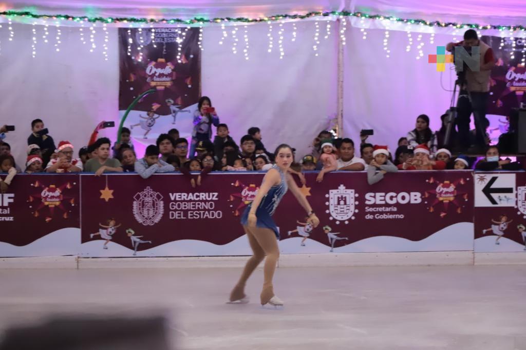Inauguran pista de patinaje sobre hielo y villa iluminada en Álamo Temapache