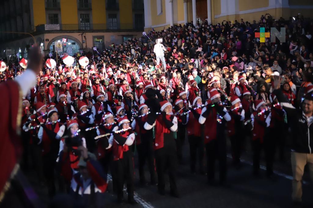 ¡Espectacular! Más de 15 mil personas disfrutan el segundo Desfile iluminado, en Festival Orgullo Navideño