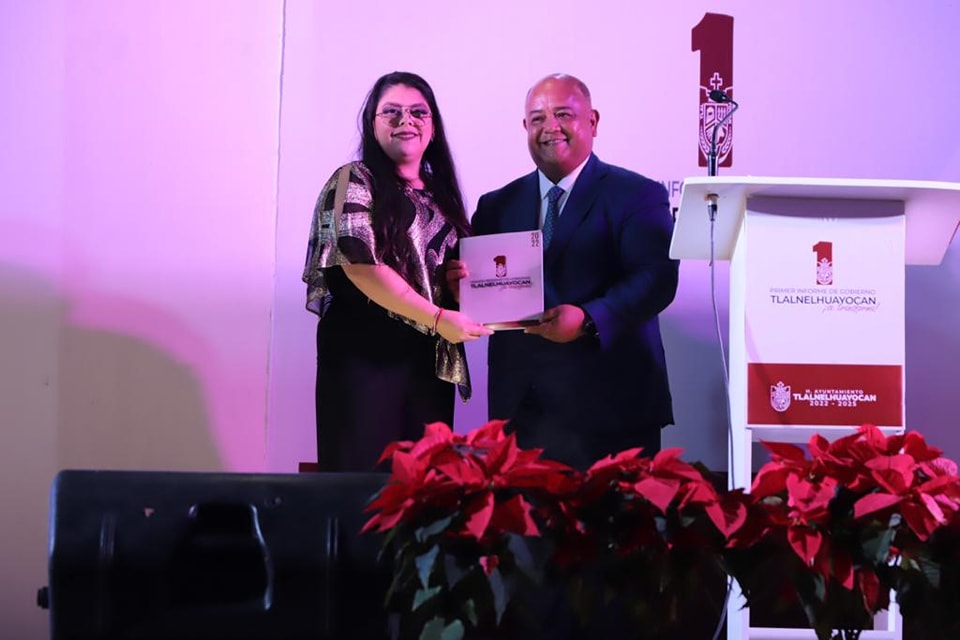 Eric Cisneros asiste al Primer Informe de Gobierno de la alcaldesa Fanny Muñoz Alfonso