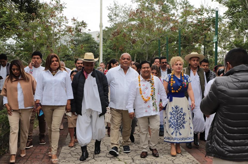 Secretario Eric Cisneros presente en primer informe de alcalde de Papantla