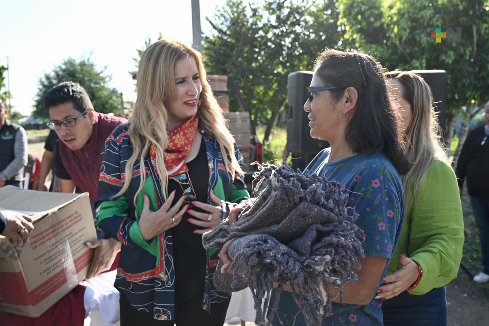 DIF Estatal brinda apoyo a población en condiciones de emergencia, en El Higo