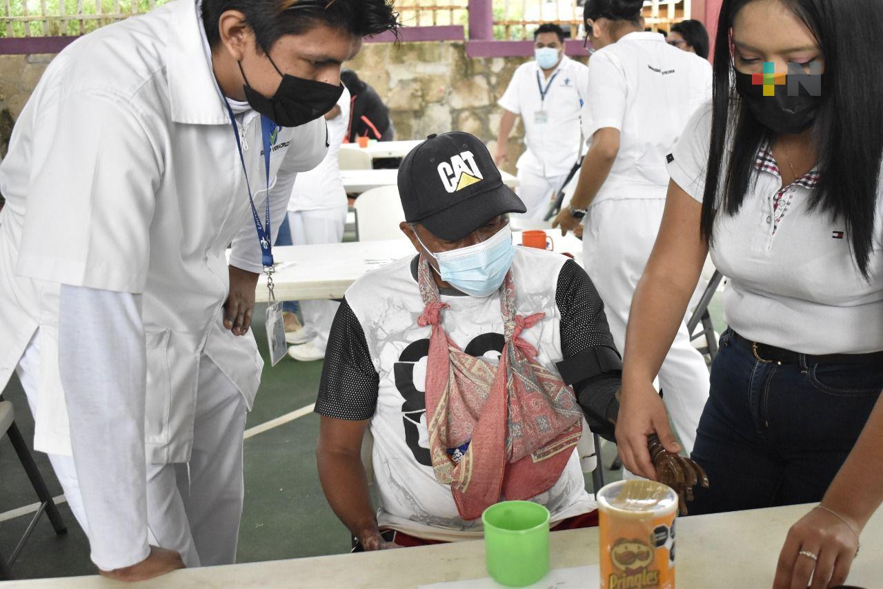 Entregan prótesis de manos a personas vulnerables de Coatzacoalcos