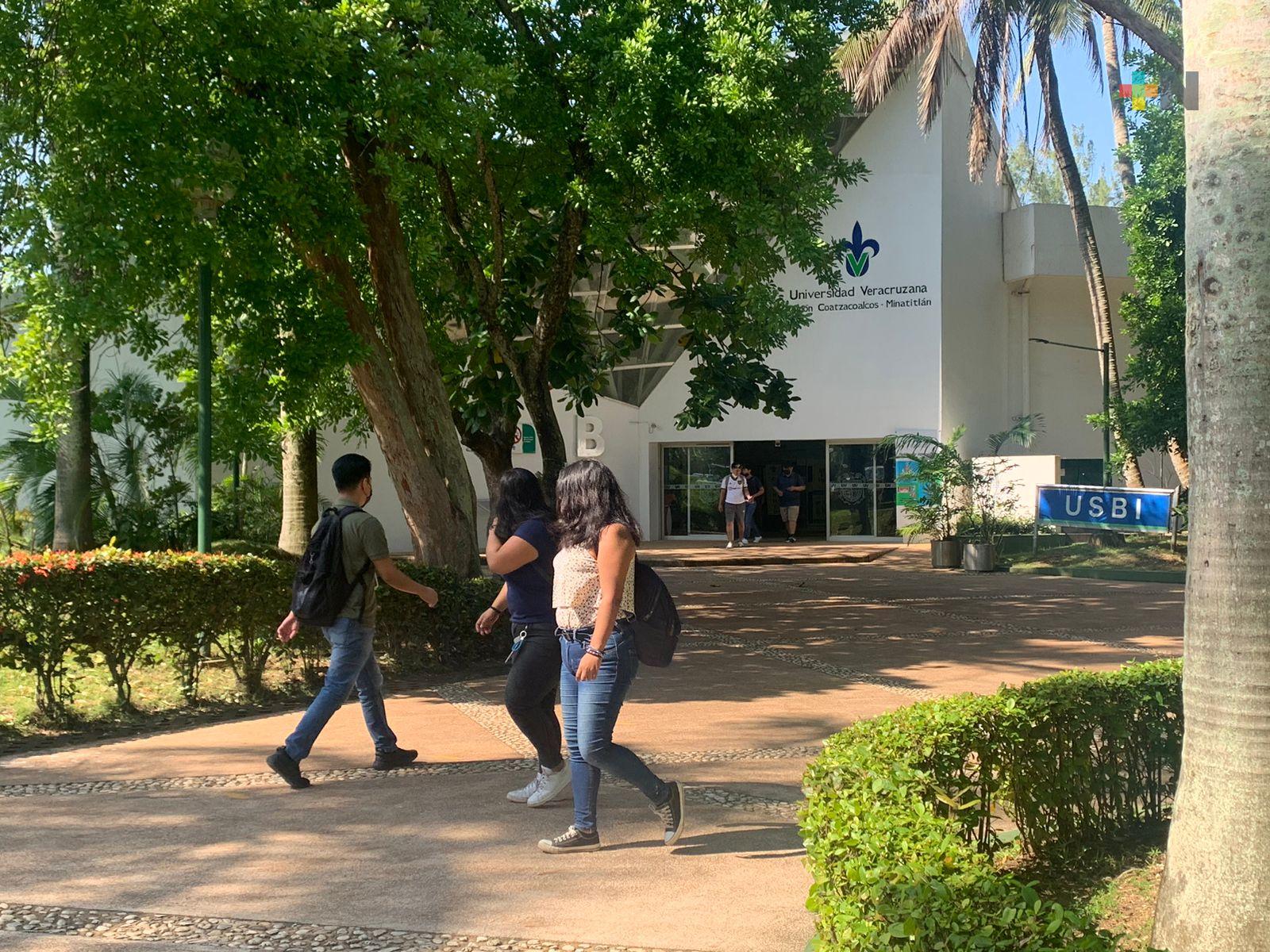Con recorridos en campus dan la bienvenida a nuevos alumnos de la UV