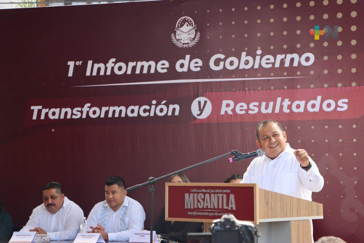 Ante cientos de misantecos, Javier Hernández rindió su primer informe de labores