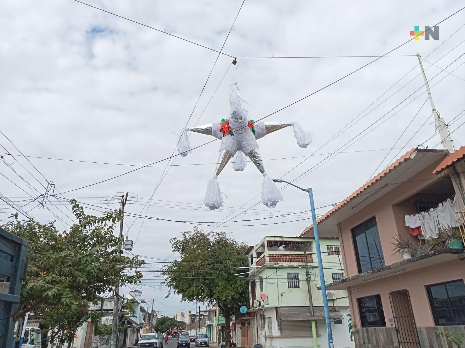 En municipio de Veracruz, vecinos colocan piñata gigante
