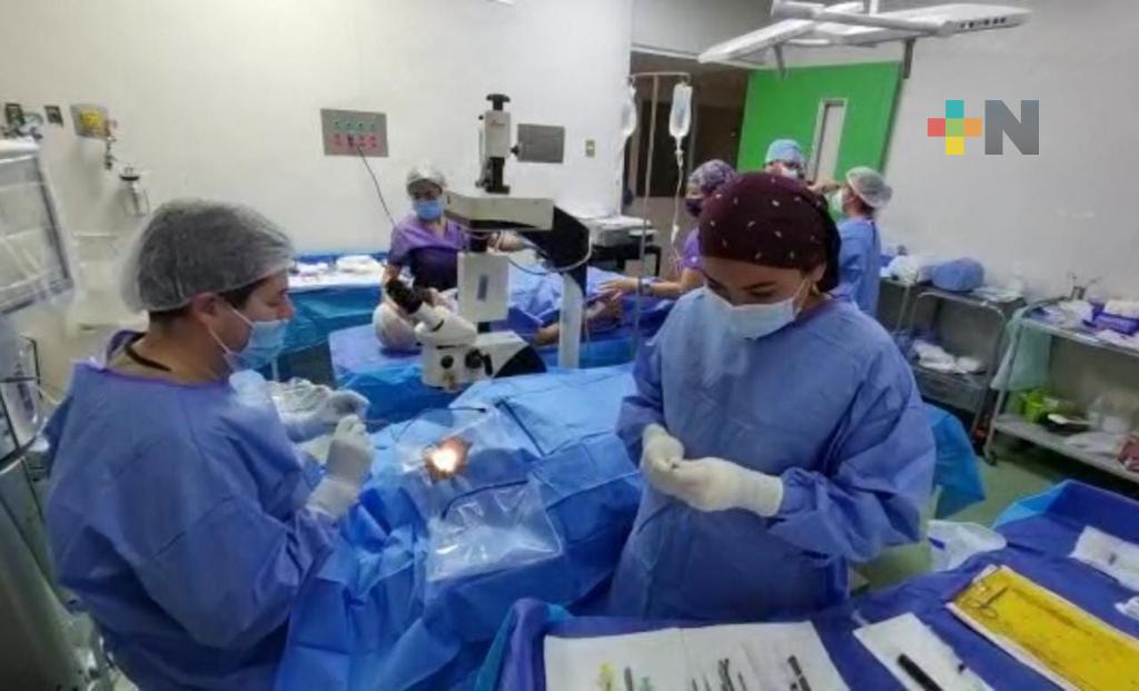 Realizan cirugías de cataratas en IMSS de Coatza