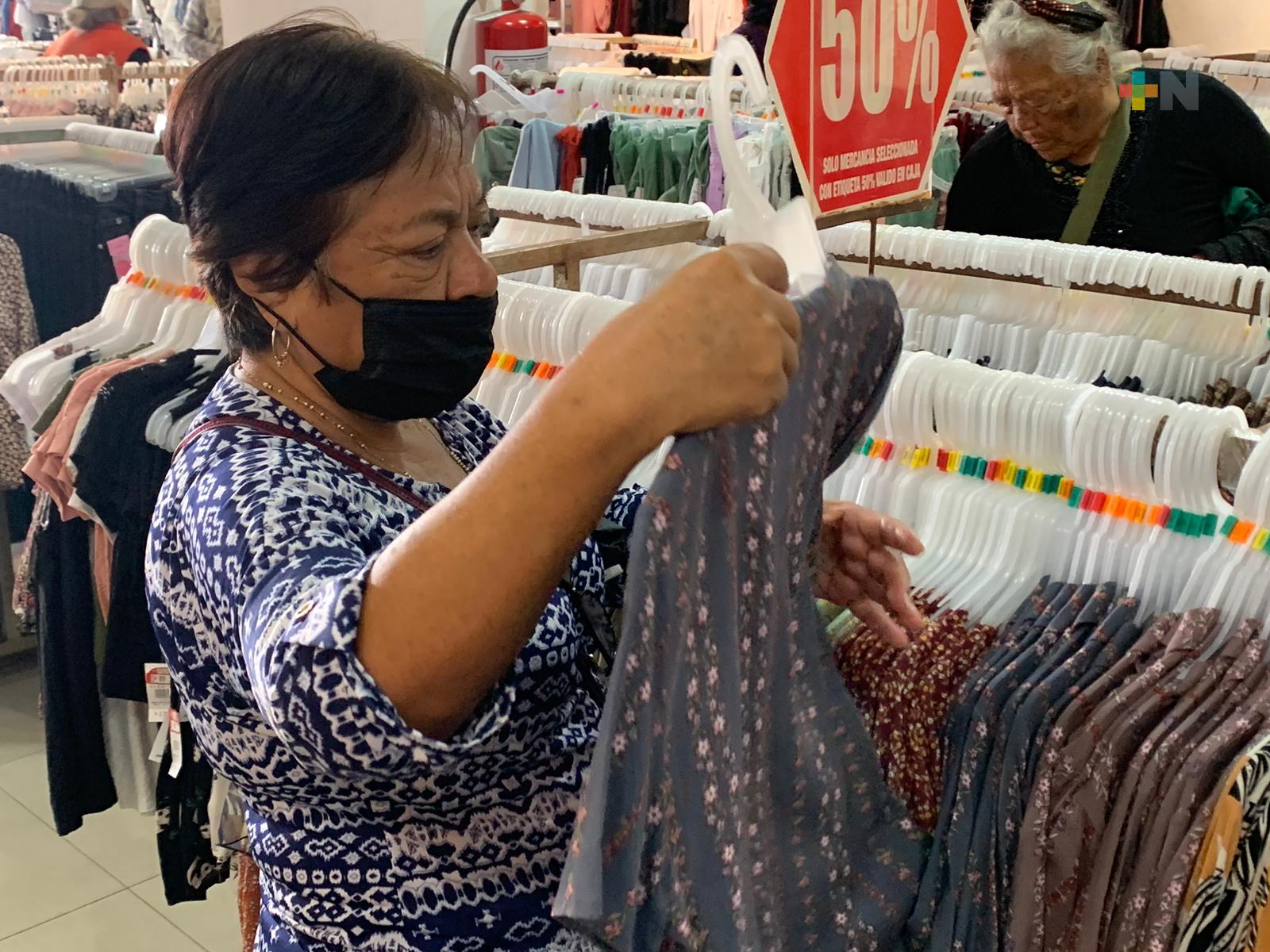 Incrementa venta de ropa en tiendas departamentales de Coatza