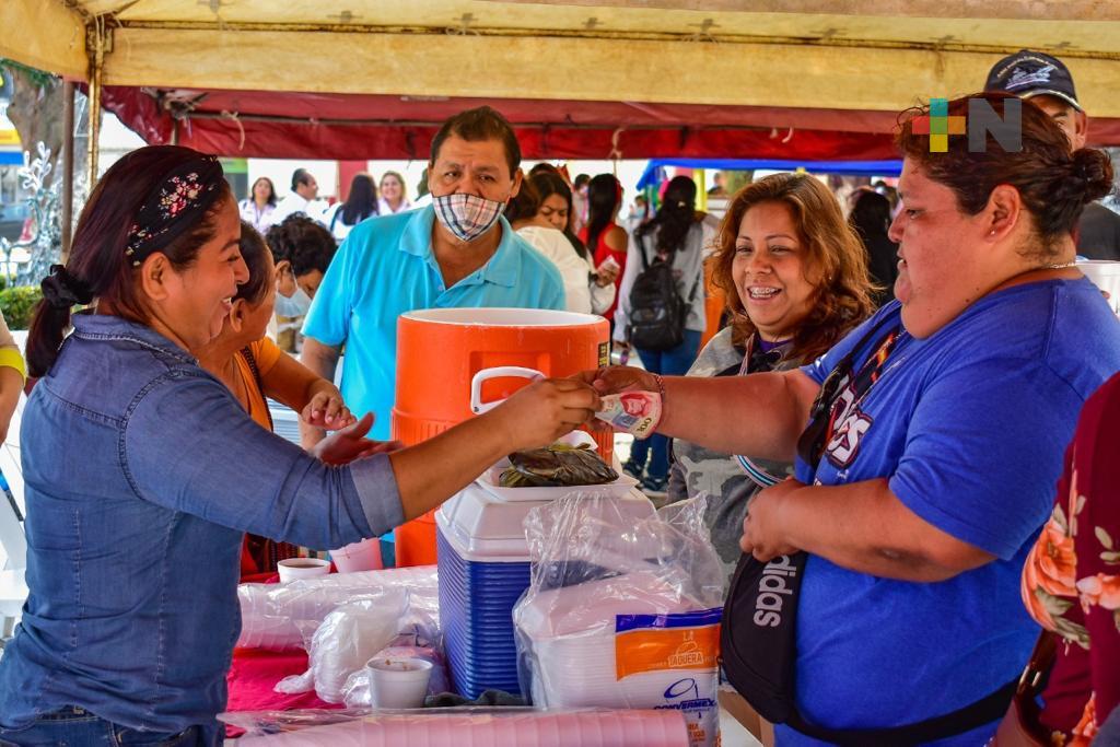 Emprendedoras locales llevan a cabo primer “Mercado Social” en Coatzacoalcos