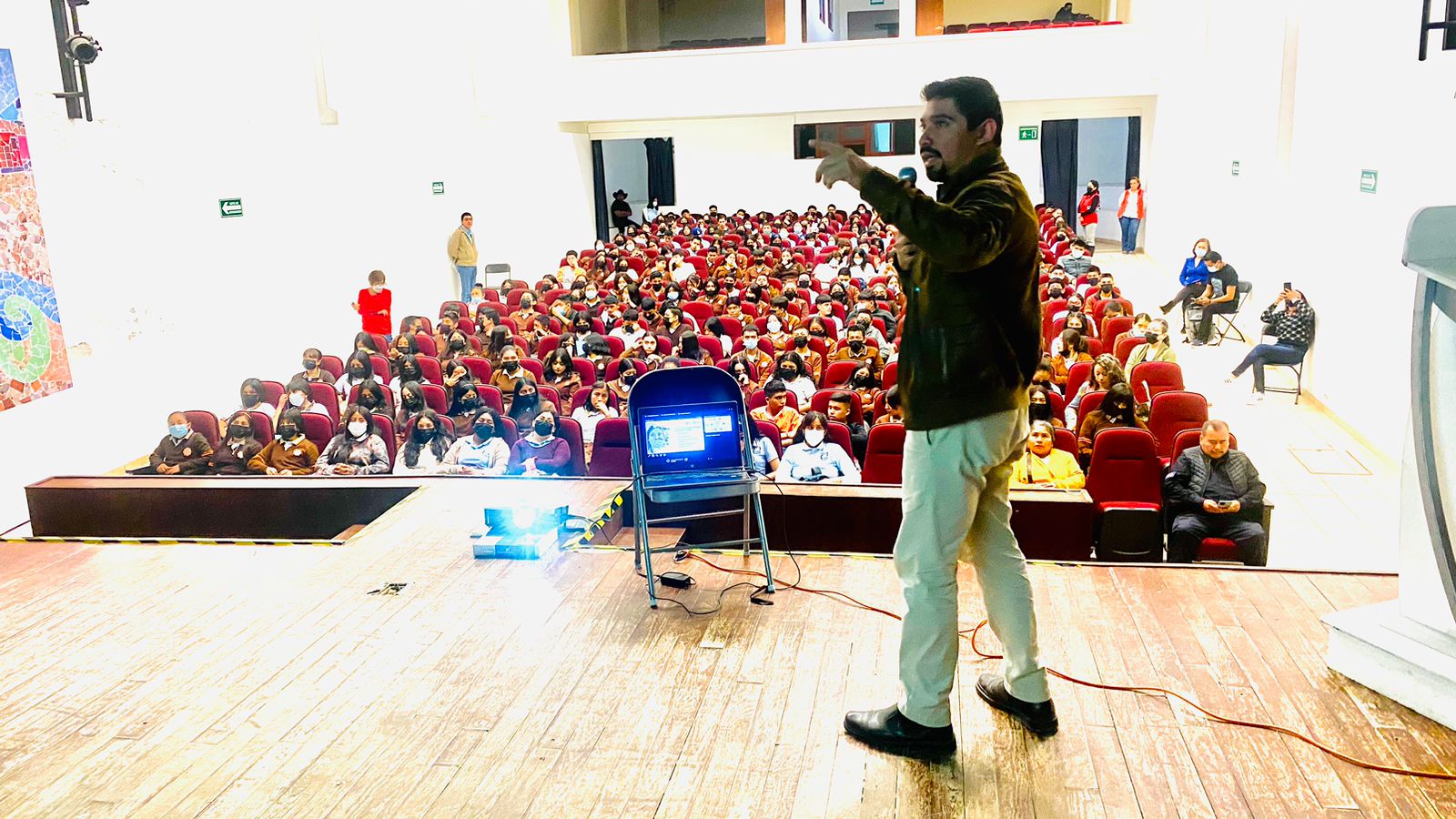 Capacita UECS a estudiantes de Coscomatepec en prevención al delito de engaño telefónico y secuestro