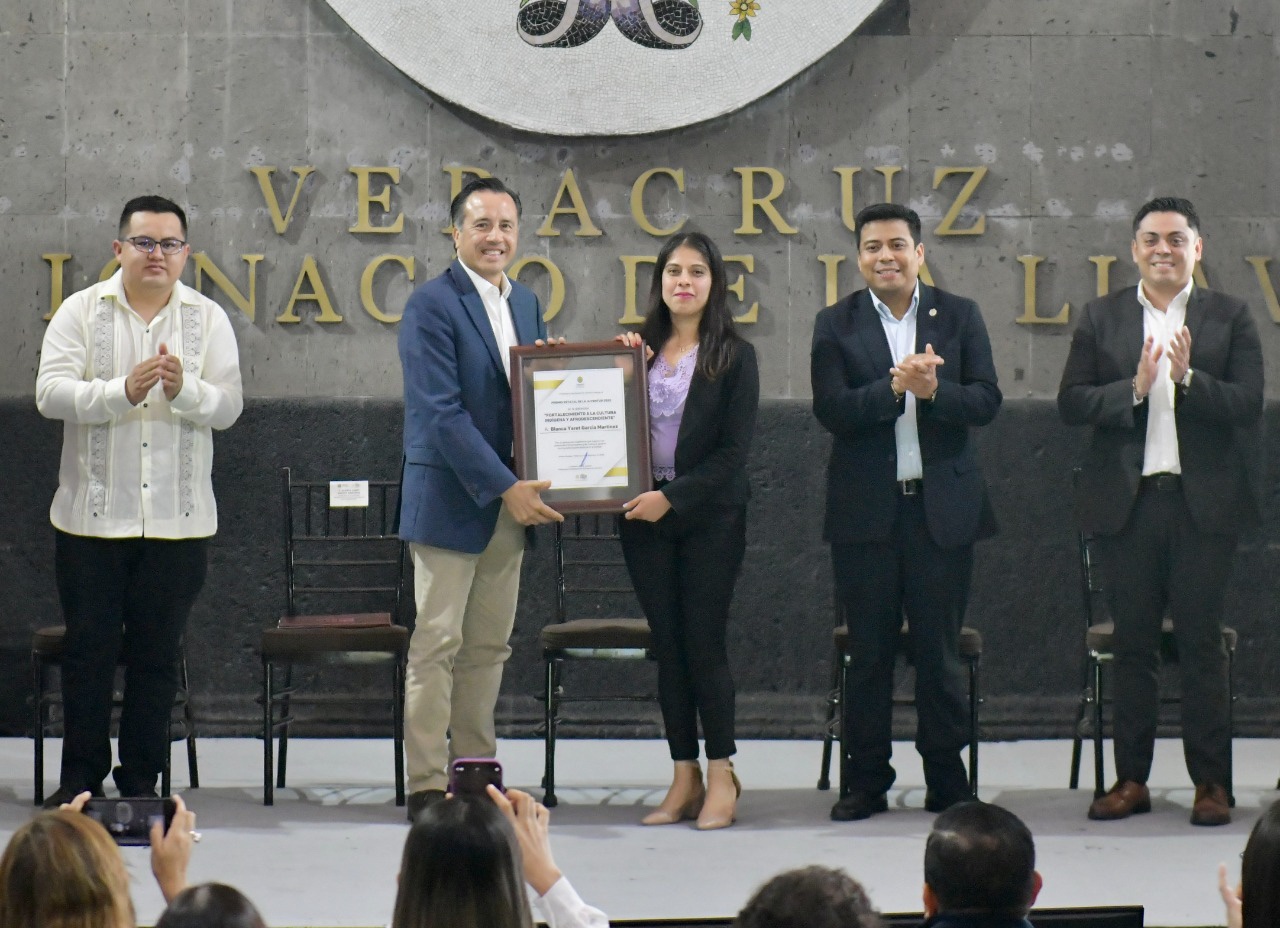 Convoca Cuitláhuac García a juventudes a poner conocimientos a favor de la sociedad