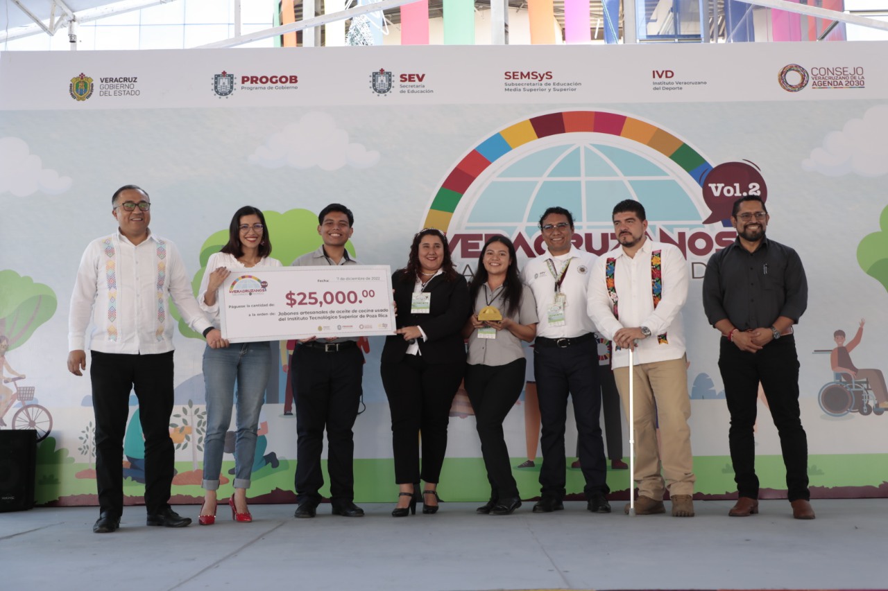 Premia gobierno proyectos ambientales, económicos y sociales a favor de la comunidad