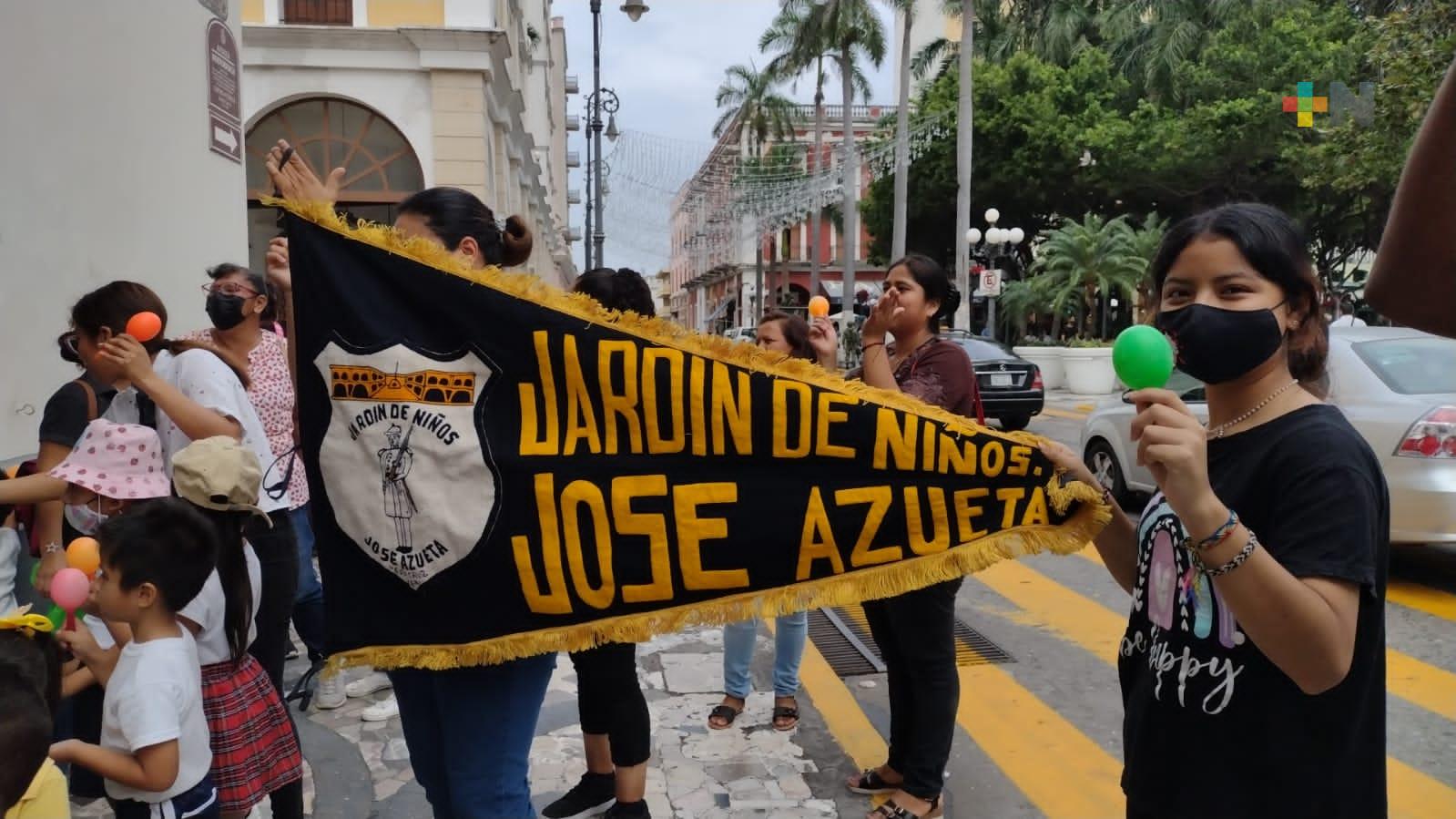 Cantan La Rama para recaudar fondos en beneficio de su jardín de niños