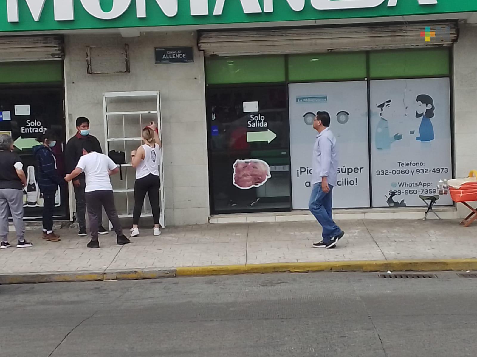 Población se prepara para disfrutar una cena especial navideña en familia
