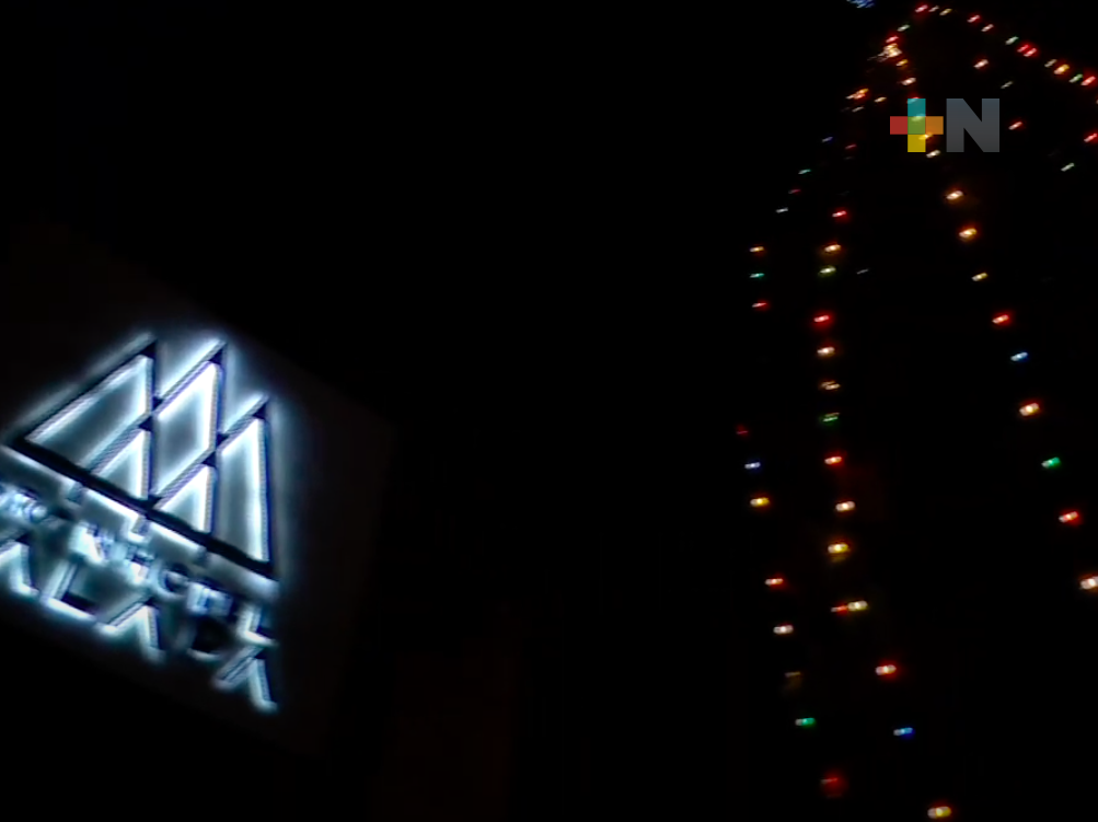 Con encendido de la araucaria, inician actividades decembrinas del Hotel Xalapa