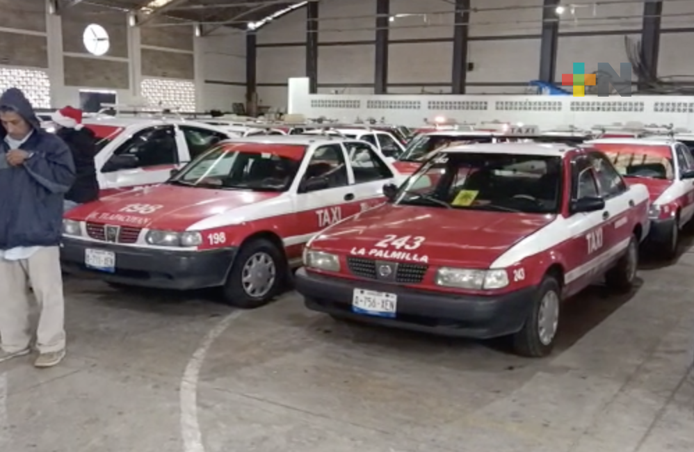 Entregan estímulos y reconocimientos a taxistas en Martínez de la Torre