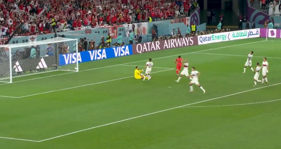 Corea del Sur venció a Portugal y se clasificó en un agónico final