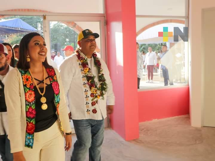Inauguraron Eric Cisneros y Bertha Muñoz rehabilitación del DIF de Chacaltianguis