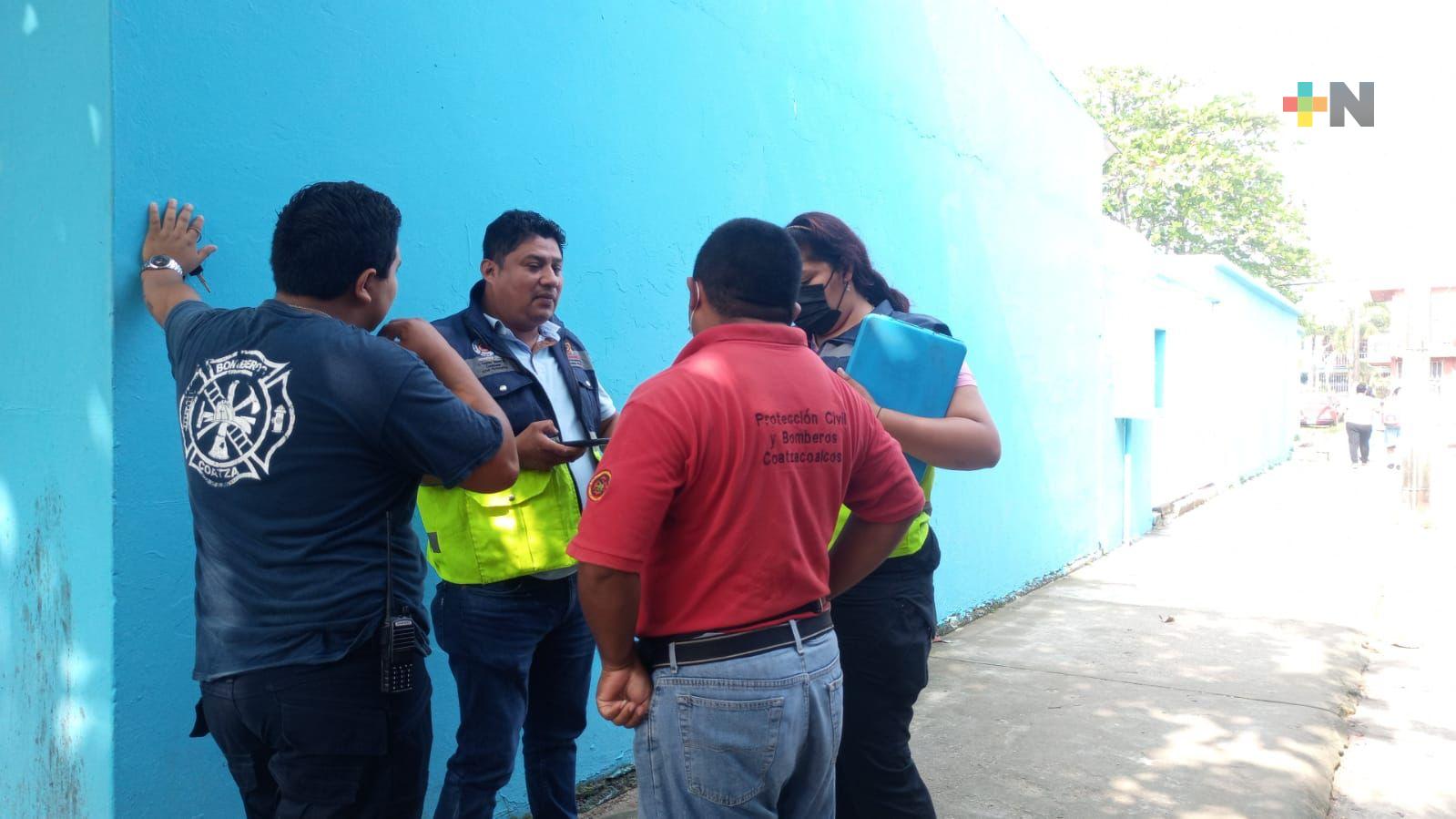 Por fuerte olor a amoniaco desalojan primaria en Coatzacoalcos