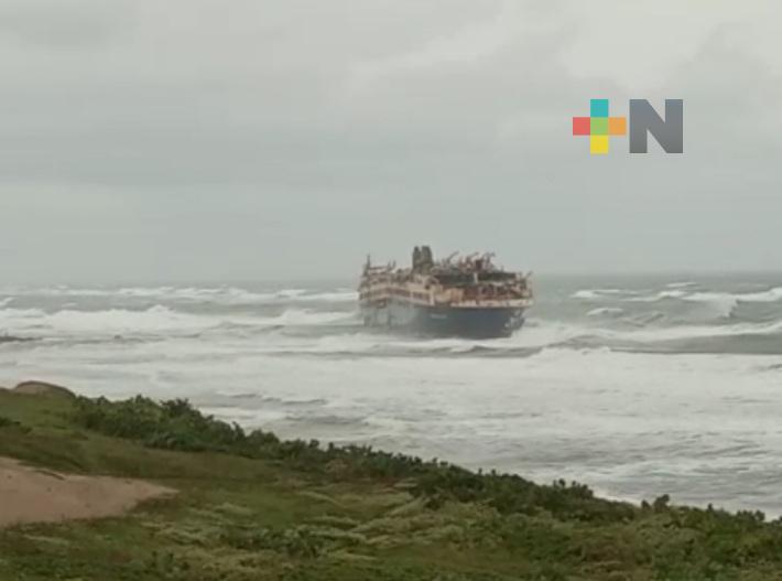 Trabajador a punto de morir por mal tiempo, mientras trabajaba en barco ruso