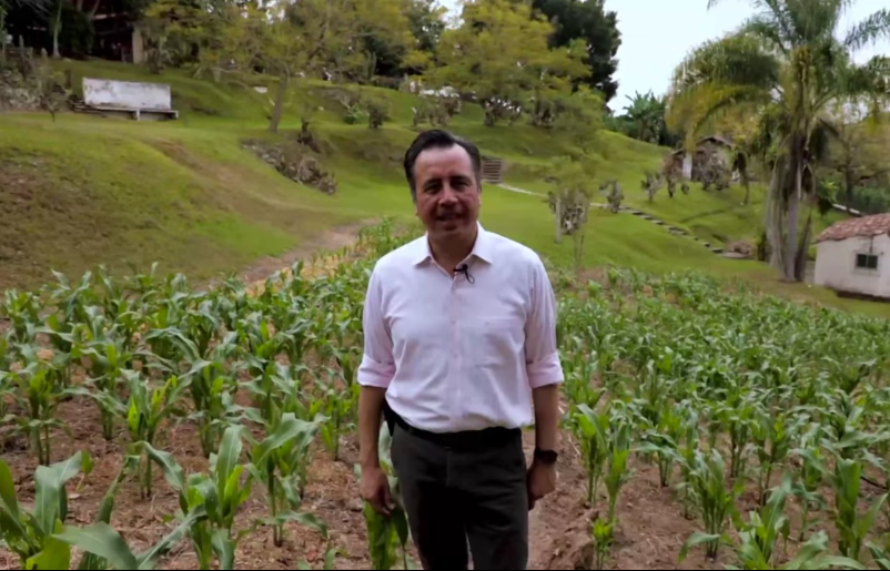 Manda Gobernador de Veracruz sus mejores deseos a familias veracruzanas para el año 2023