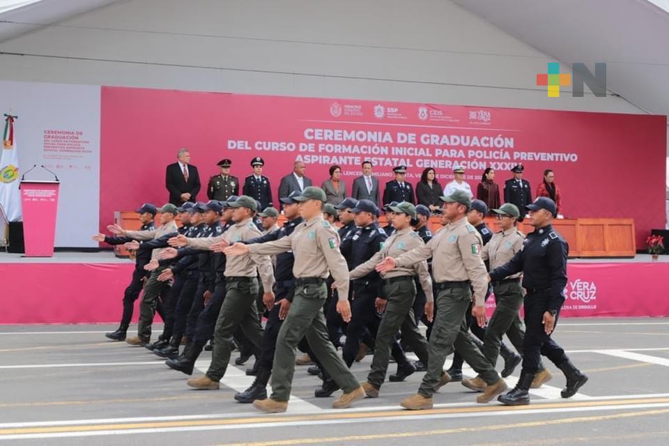 Preside Gobernador graduación de policías: les pide honestidad y compromiso